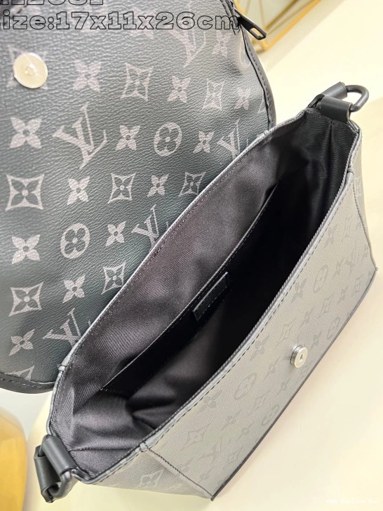 AAA Replica Ru Vuitton Pulse Louis Messenger 0714